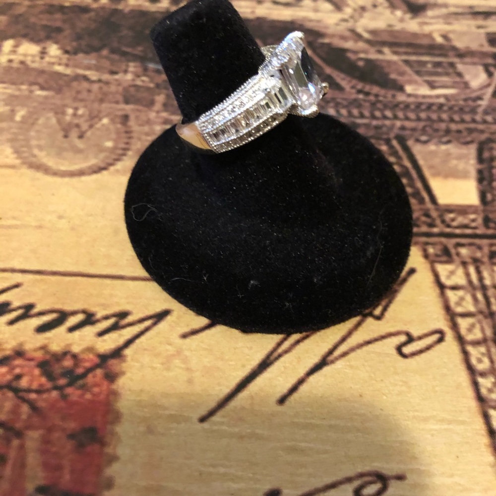 RING - Picture 3 of 4